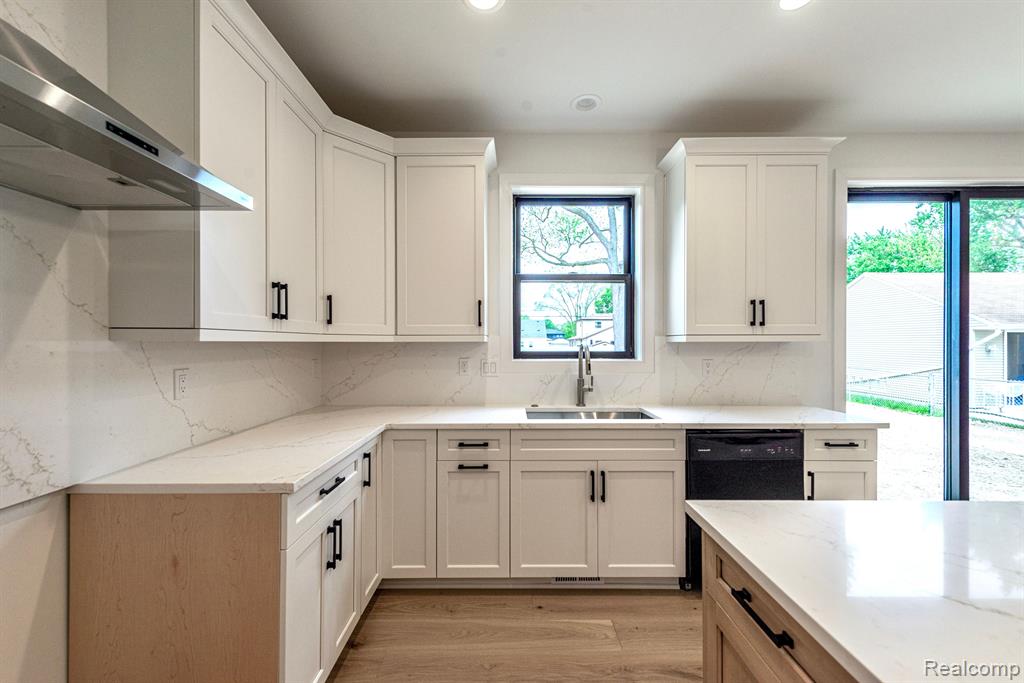 4107 Devon, Royal Oak, MI 48073 — Photo 2