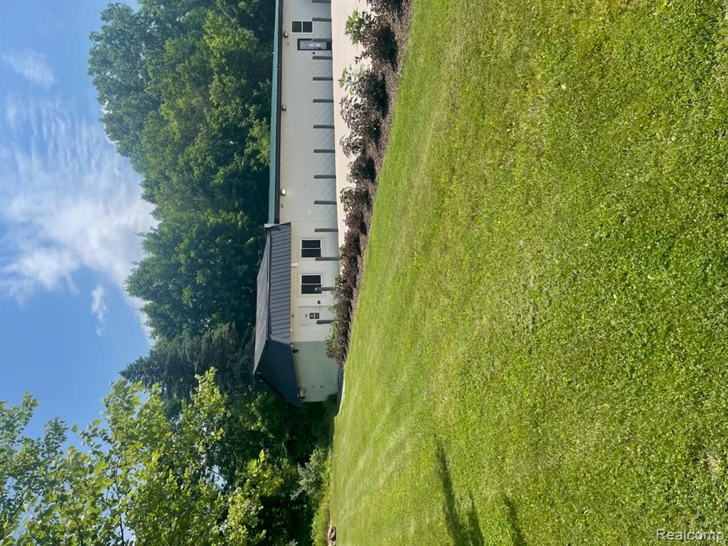 592 E Lakeville Road, Oxford, MI 48371 — Photo 2