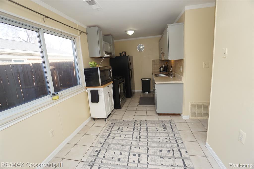 5863 BALFOUR Avenue, Allen Park, MI 48101 — Photo 12
