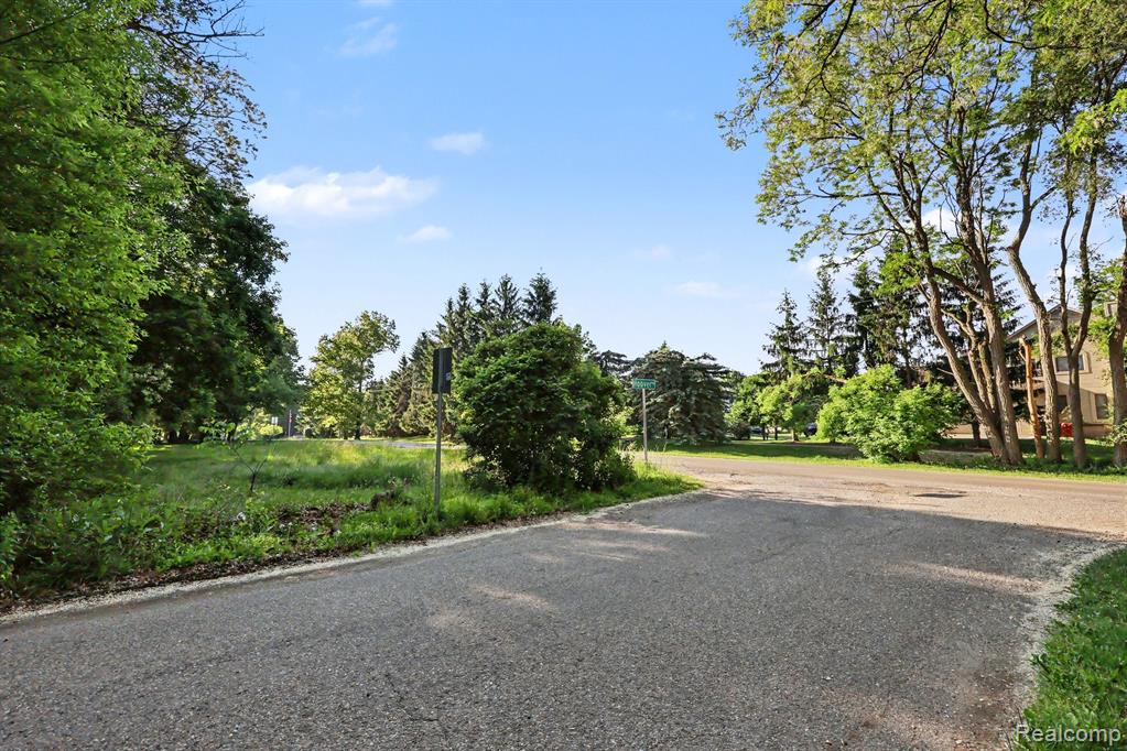 2491 Hoover Avenue, West Bloomfield, MI 48324 — Photo 4