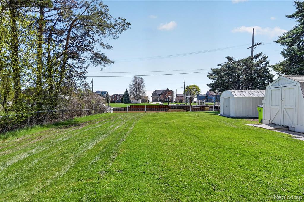 47816 Jefferson Avenue, Chesterfield, MI 48047 — Photo 11