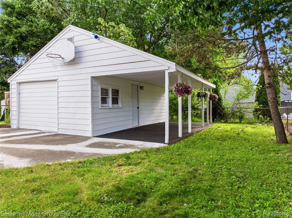 22584 Marine Avenue, Eastpointe, MI 48021 — Photo 27