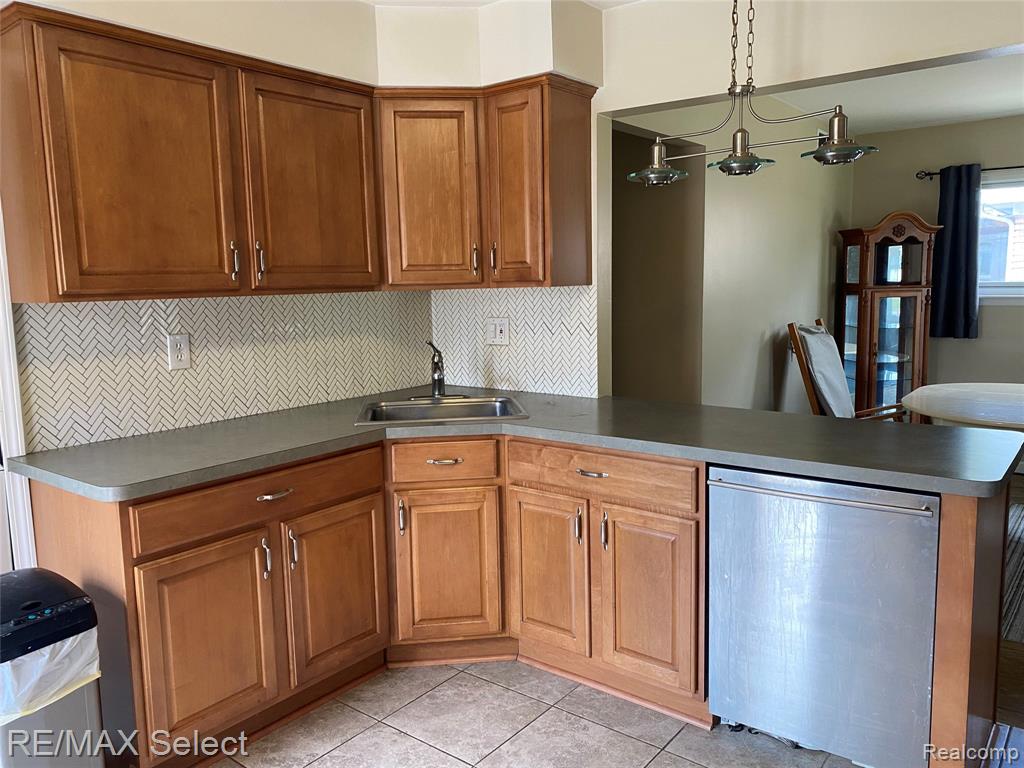 607 W Girard Avenue, Madison Heights, MI 48071 — Photo 17