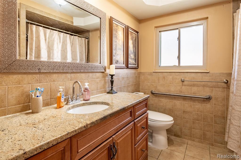 42323 TESSMER Drive, Sterling Heights, MI 48314 — Photo 18