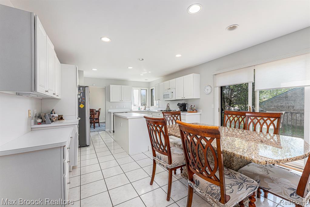 6011 MAPLE FOREST, West Bloomfield, MI — Photo 9