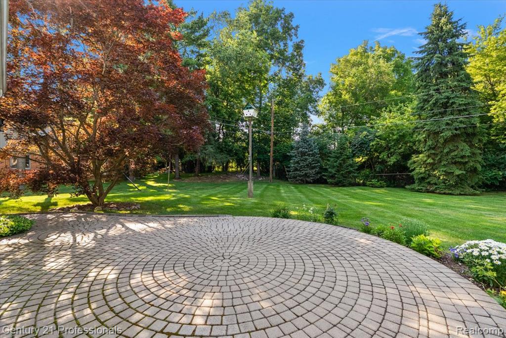 633 Foxhall Road, Bloomfield Hills, MI 48304 — Photo 12
