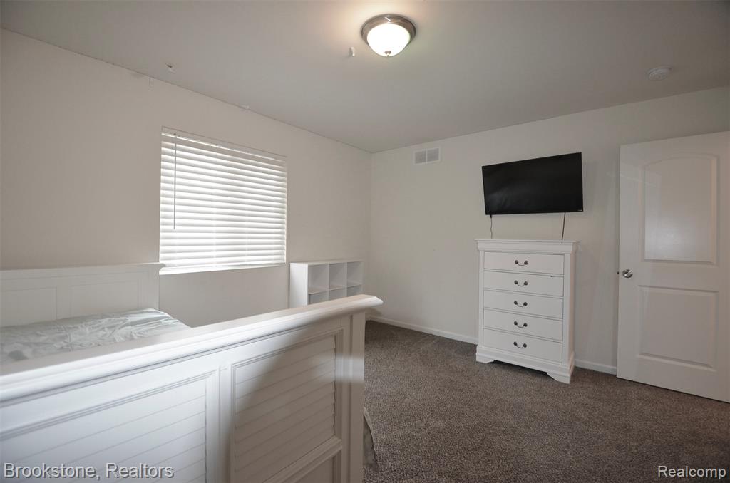 350 Fountain Park Drive, Waterford, MI 48327 — Photo 32