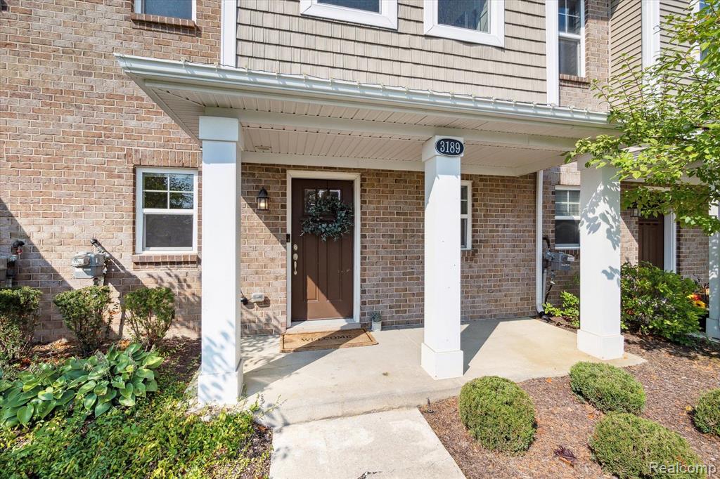 3189 Chambers W, Wixom, MI 48393 — Photo 2