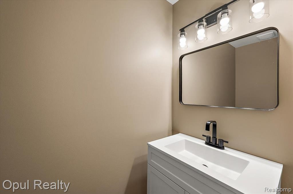 6728 Eckerman Drive, Troy, MI 48085 — Photo 31