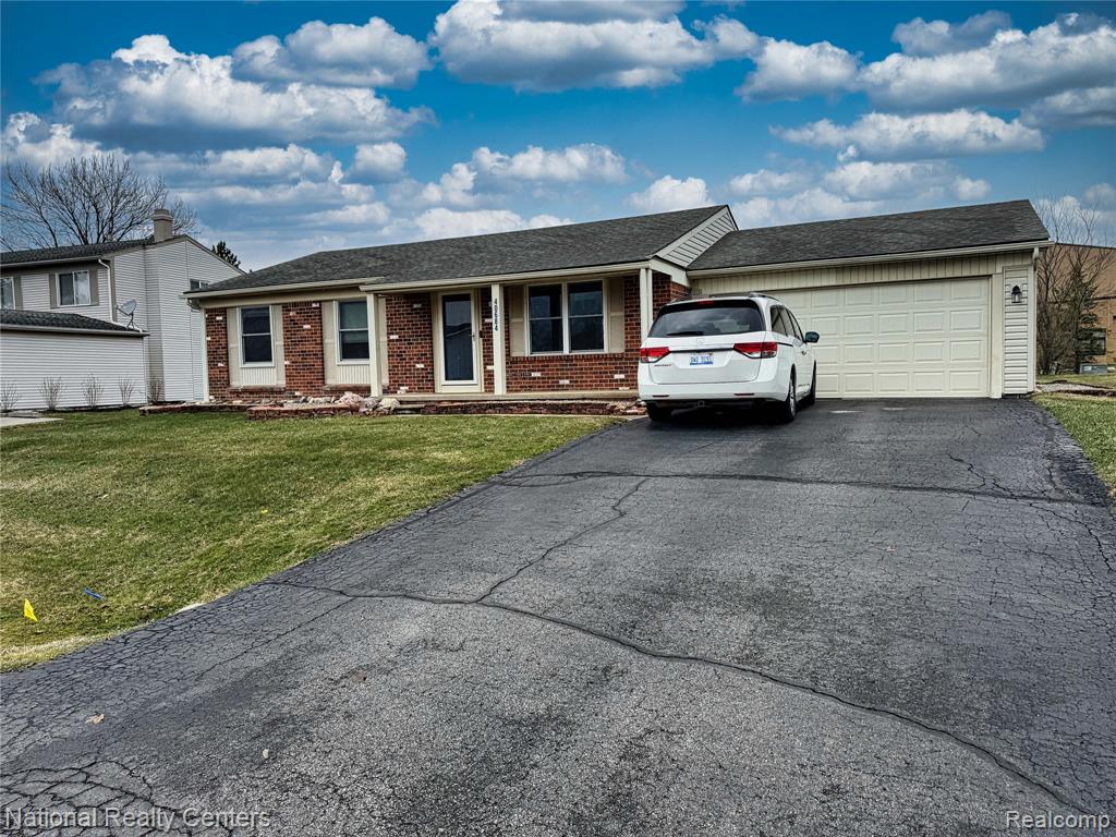 40684 Village Wood Road, Novi, MI — Photo 2