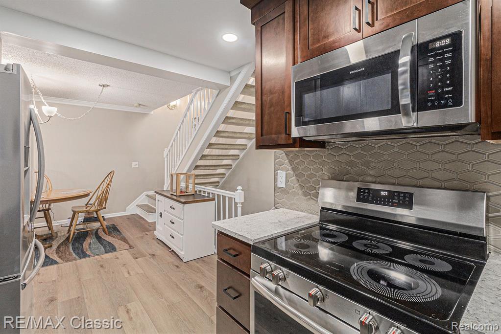 42173 OLD POND Circle, Plymouth, MI 48170 — Photo 16