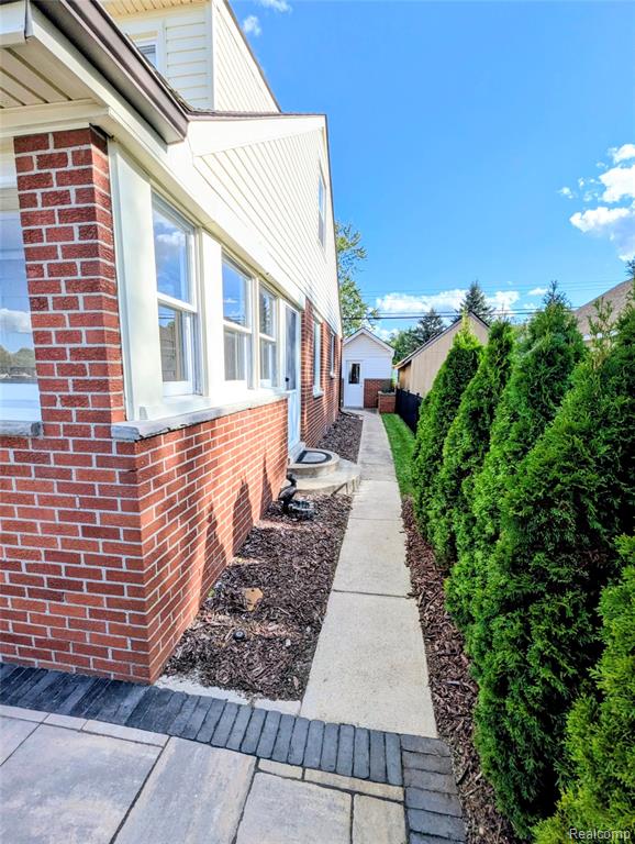 2525 Davista Drive, Highland, MI 48356 — Photo 11
