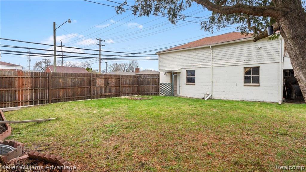 838 SAINT JOHNS Street, Wyandotte, MI 48192 — Photo 24