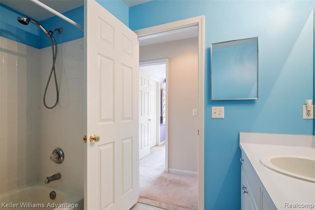 2850 Santia Drive, Troy, MI, 48085