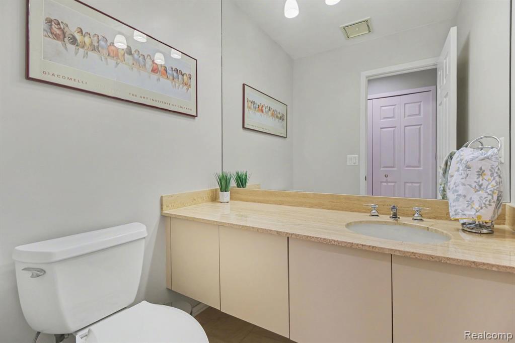 5080 Mirror Lake Court, West Bloomfield, MI 48323 — Photo 14