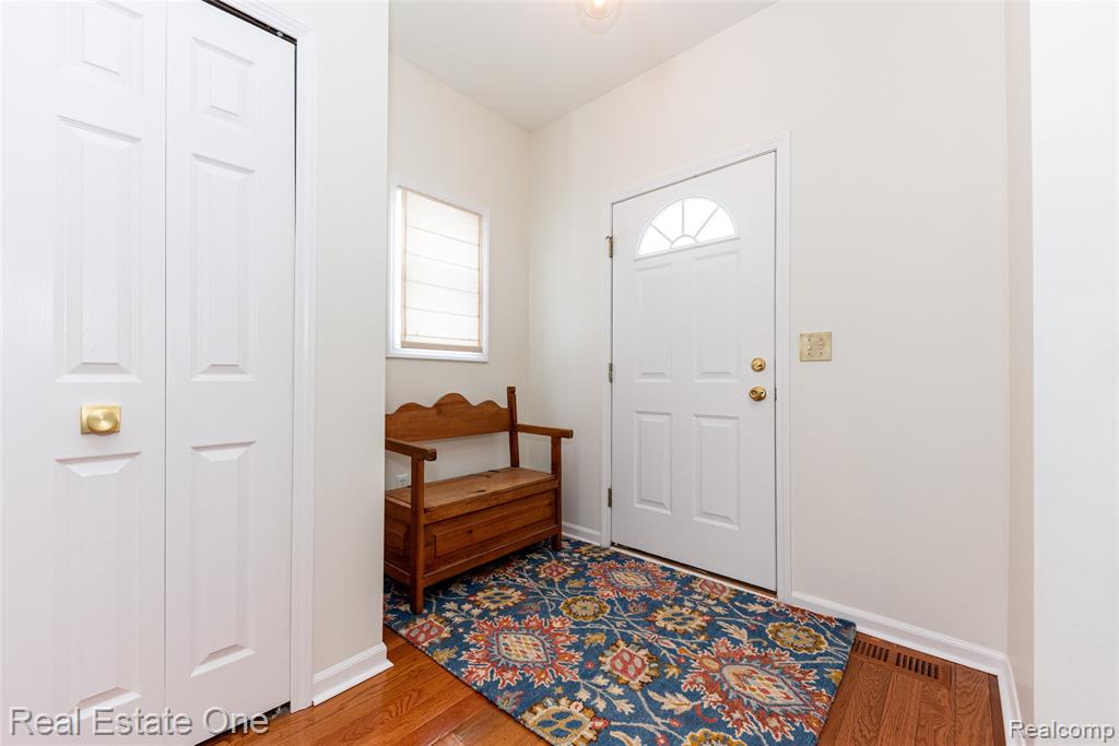 9410 Maple Run Court, Pinckney, MI 48169 — Photo 11
