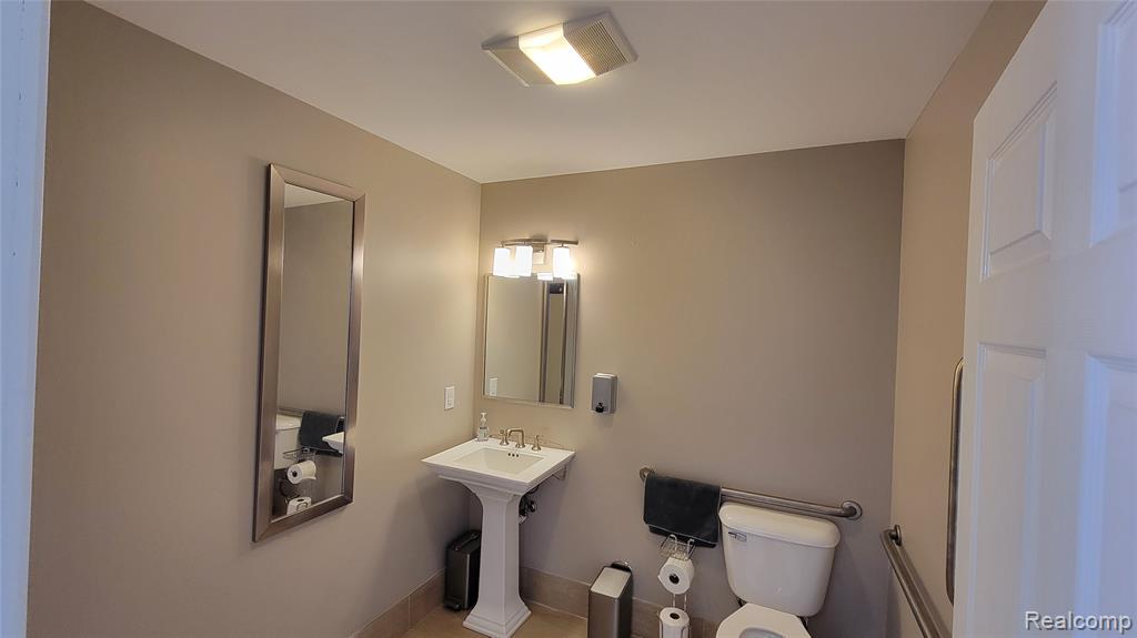 407 W 9 Mile Road, Hazel Park, MI 48030 — Photo 8