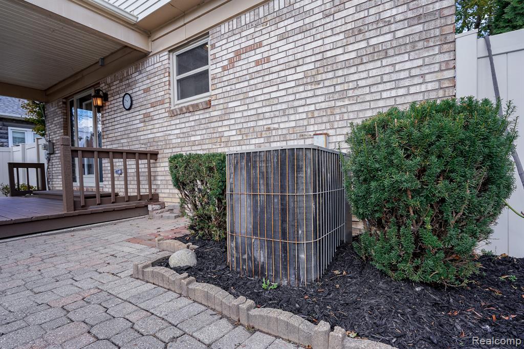 547 Orchard Street, Wyandotte, MI 48192 — Photo 67