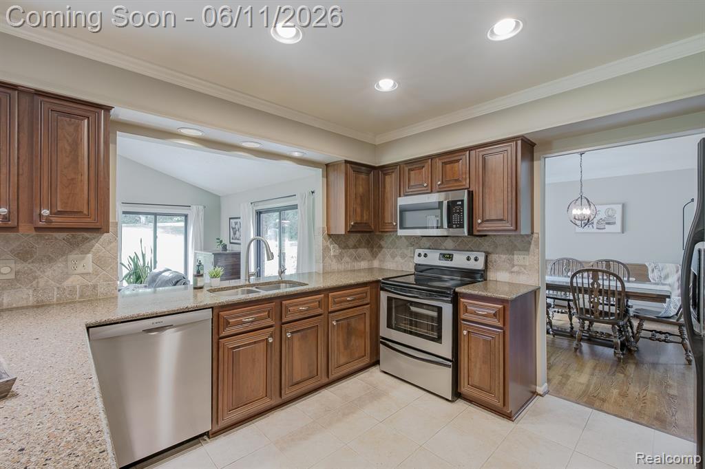6563 Sun Valley Drive, Clarkston, MI 48348 — Photo 23