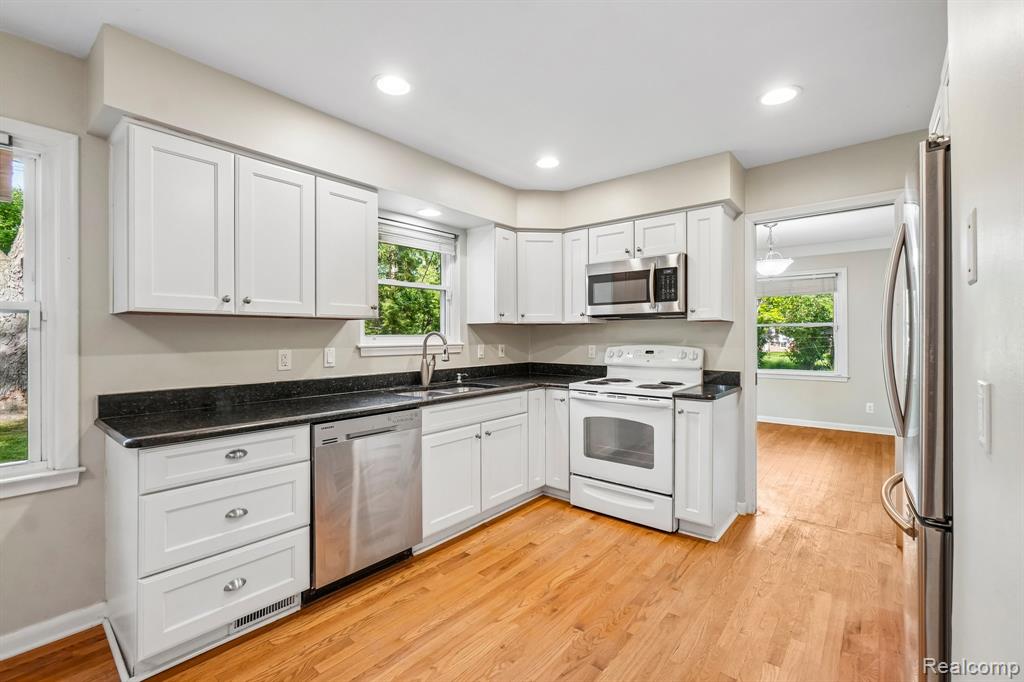 2675 Douglas Drive, Bloomfield Hills, MI 48304 — Photo 9