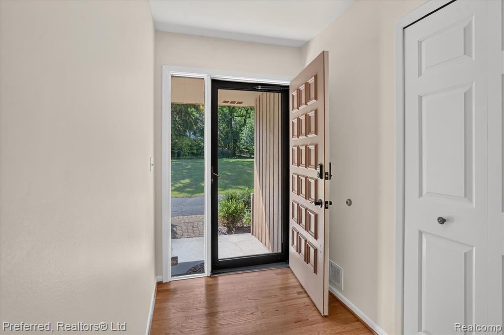 5524 Lawrence Court, Pinckney, MI 48169 — Photo 6