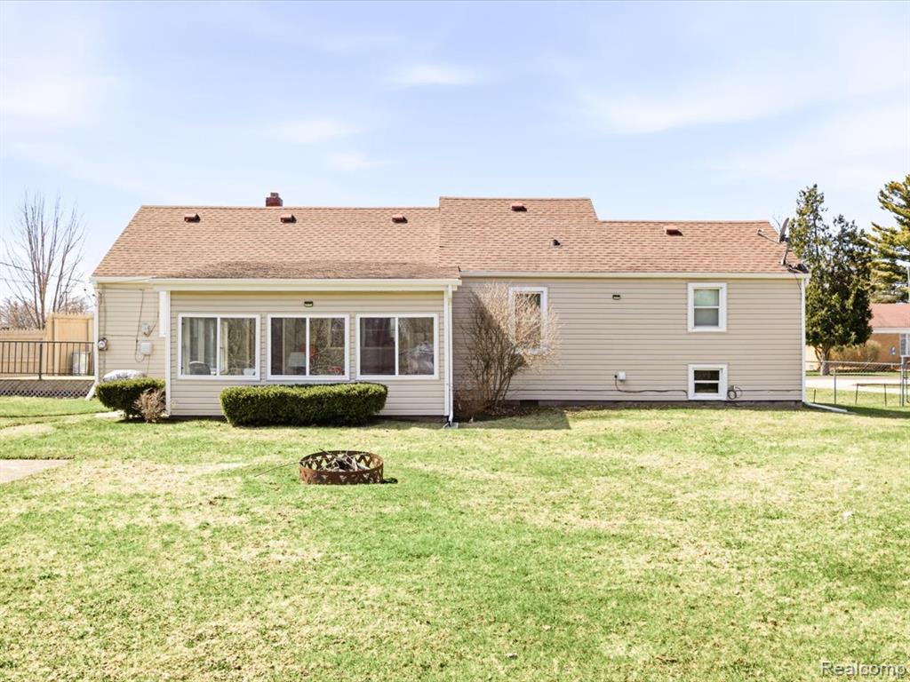 1561 Pennsylvania Avenue, Marysville, MI 48040 — Photo 22