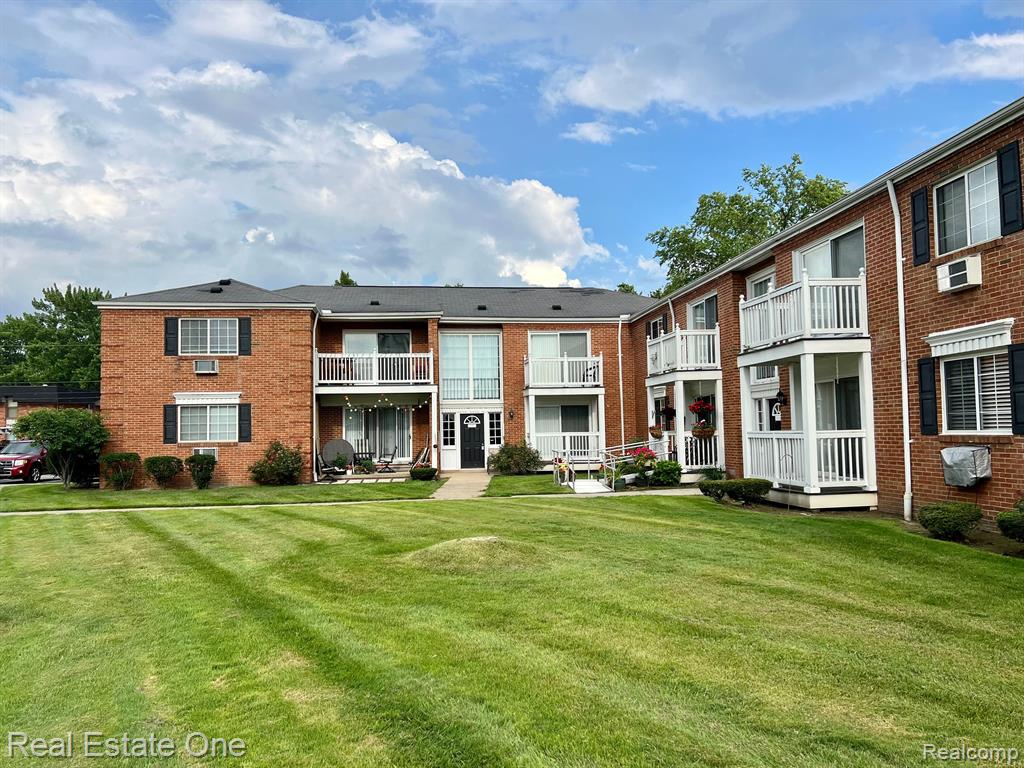 2420 Parmenter Boulevard, Royal Oak, MI 48073 — front exterior