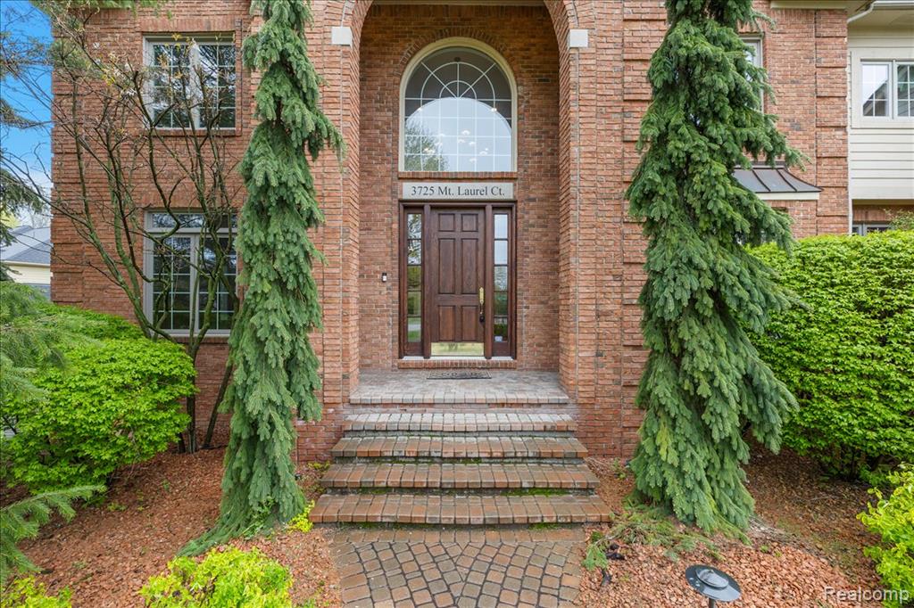 3725 Mountain Laurel Court, Oakland, MI — Photo 2