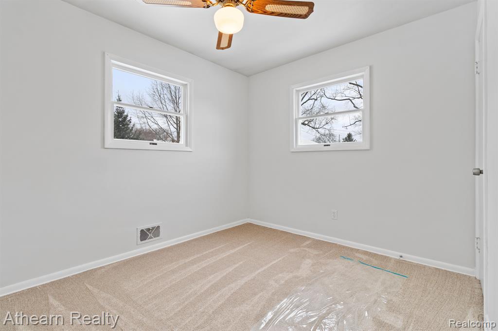 815 SOUTHWOOD Drive, Fenton, MI 48430 — Photo 10