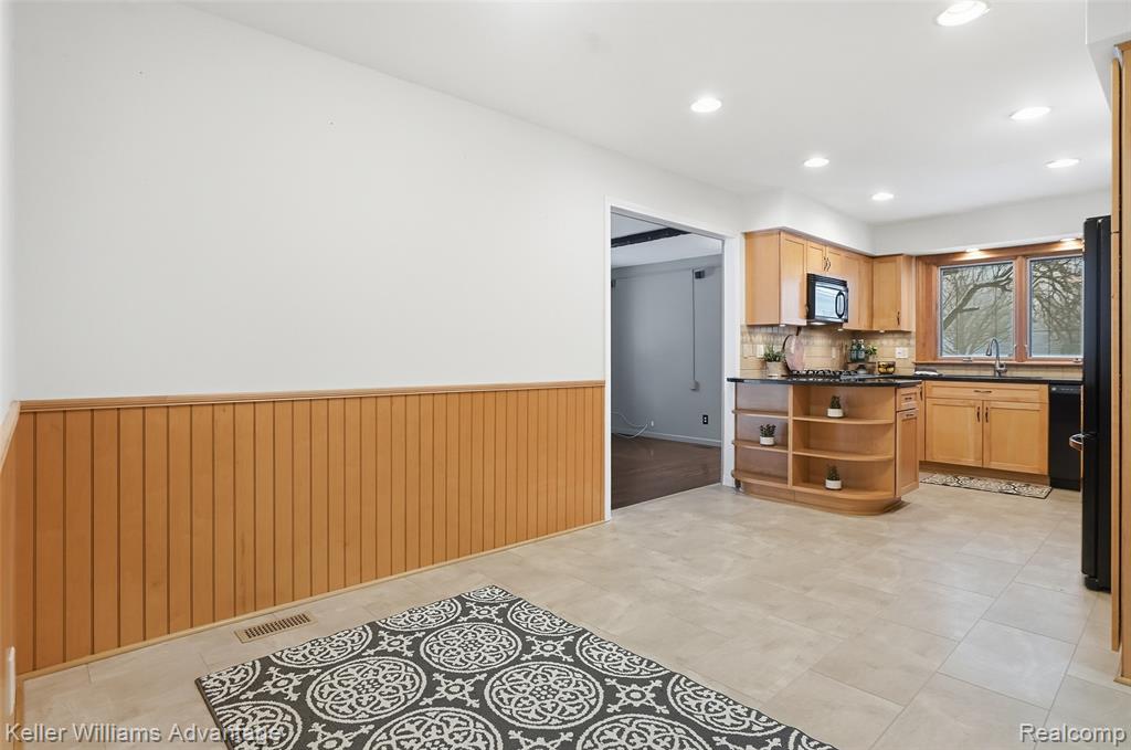 22846 Gilbar Street, Novi, MI — Photo 12