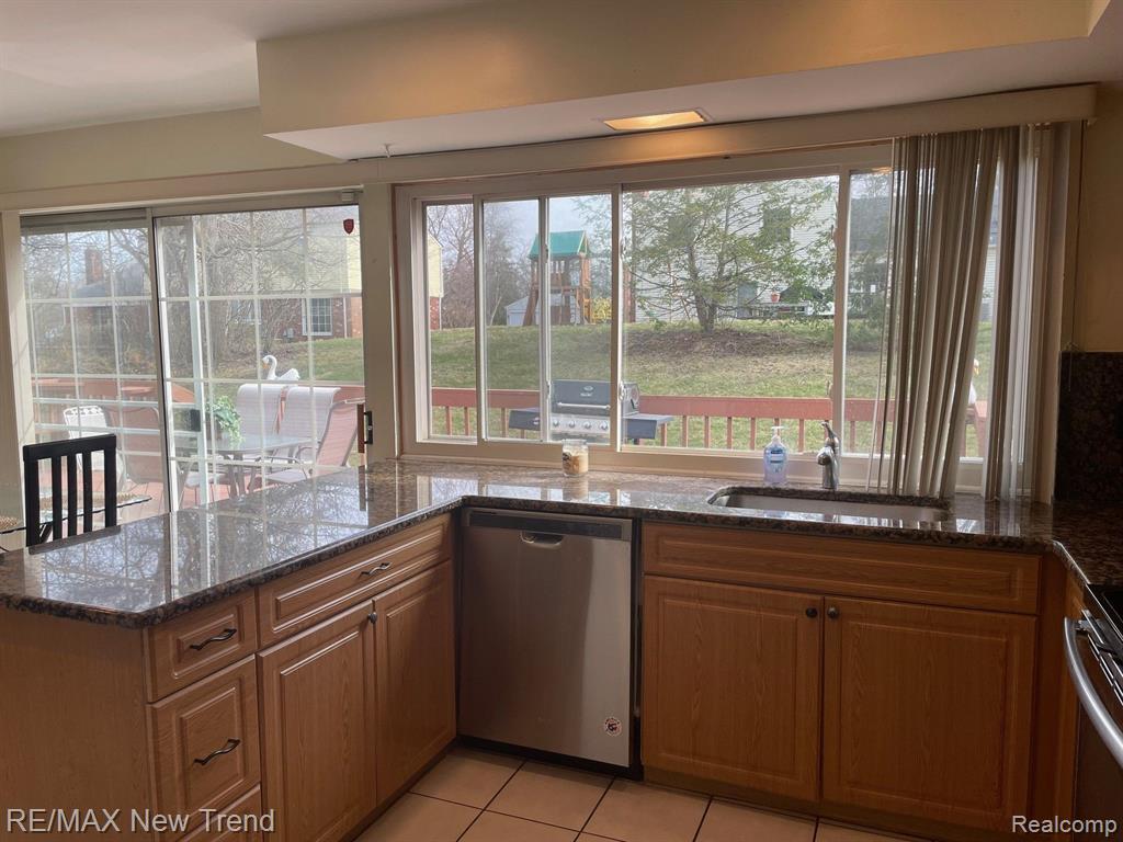 5250 Hardwoods Drive, West Bloomfield, MI 48323 — Photo 14