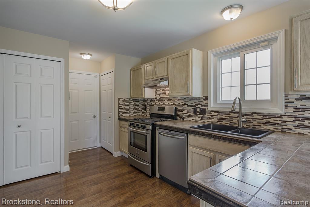 4289 Covey Lane, Grand Blanc, MI 48439 — Photo 19