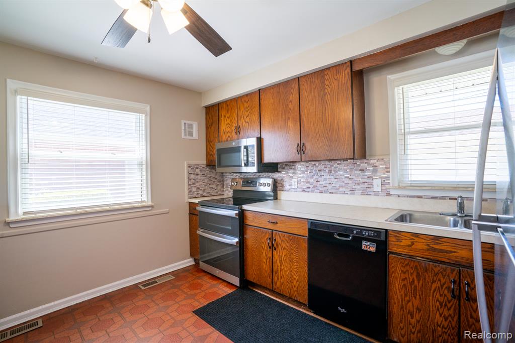 18580 Marsha Street, Riverview, MI 48193 — Photo 12