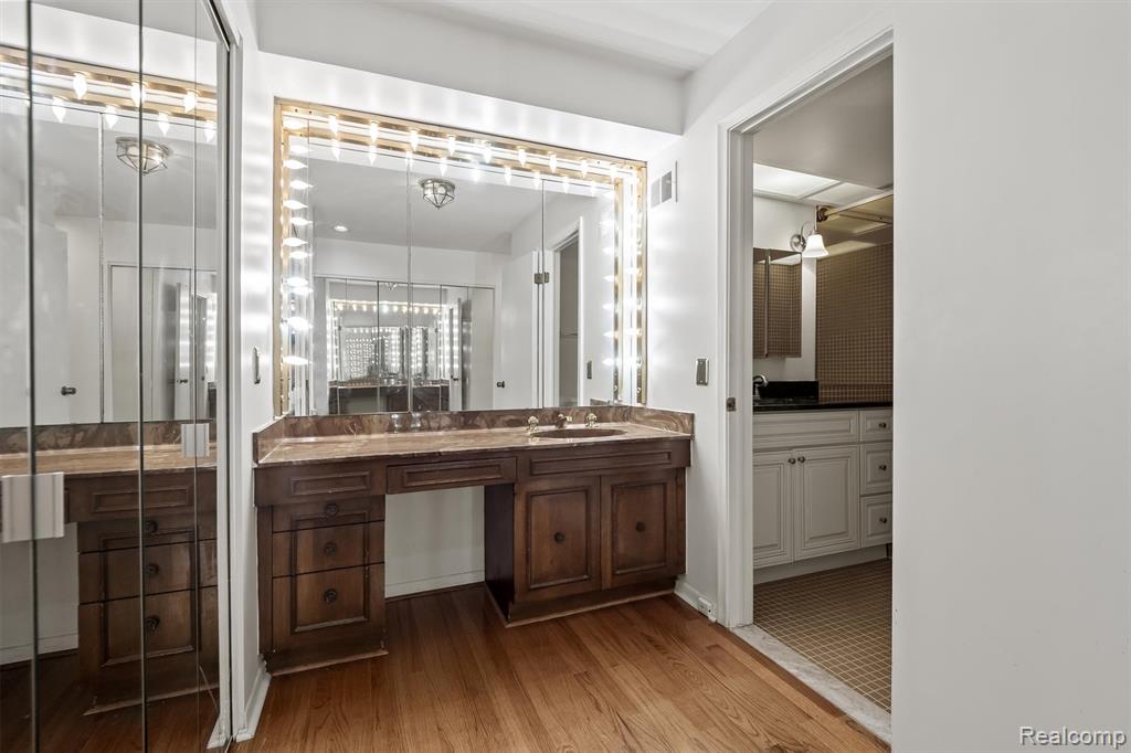 7208 Creeks Bend Drive, West Bloomfield, MI — Photo 13