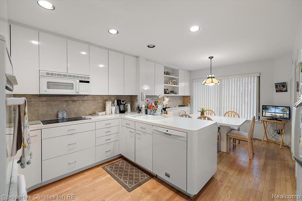 7036 Bridge Way, West Bloomfield, MI — Photo 13