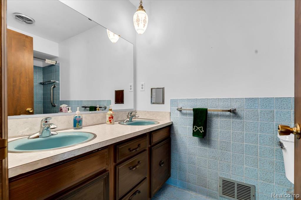 19010 Lacrosse Avenue, Lathrup Village, MI 48076 — Photo 26
