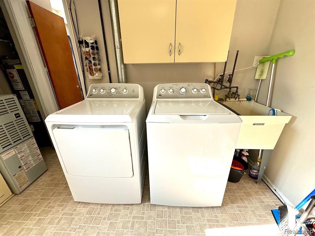 4992 MCKINLEY Street, Dearborn Heights, MI 48125 — Photo 32
