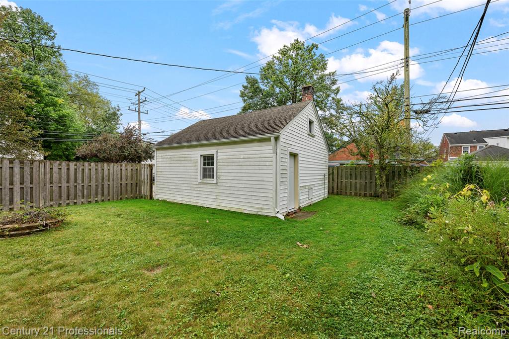 1677 Brys Drive, Grosse Pointe Woods, MI 48236 — Photo 24