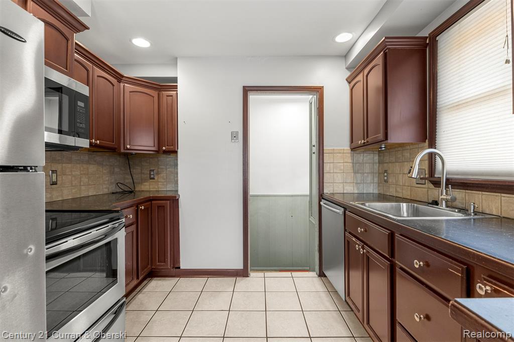 9299 Becker Avenue, Allen Park, MI 48101 — Photo 14