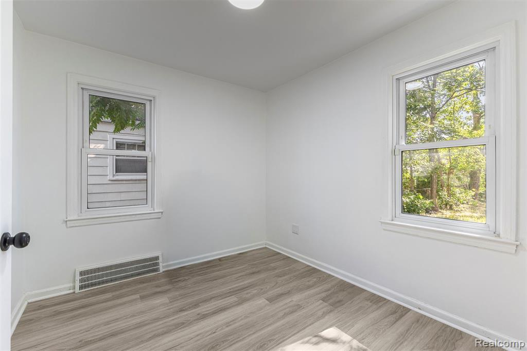 8658 Stahelin Avenue, Detroit, MI 48228 — Photo 15