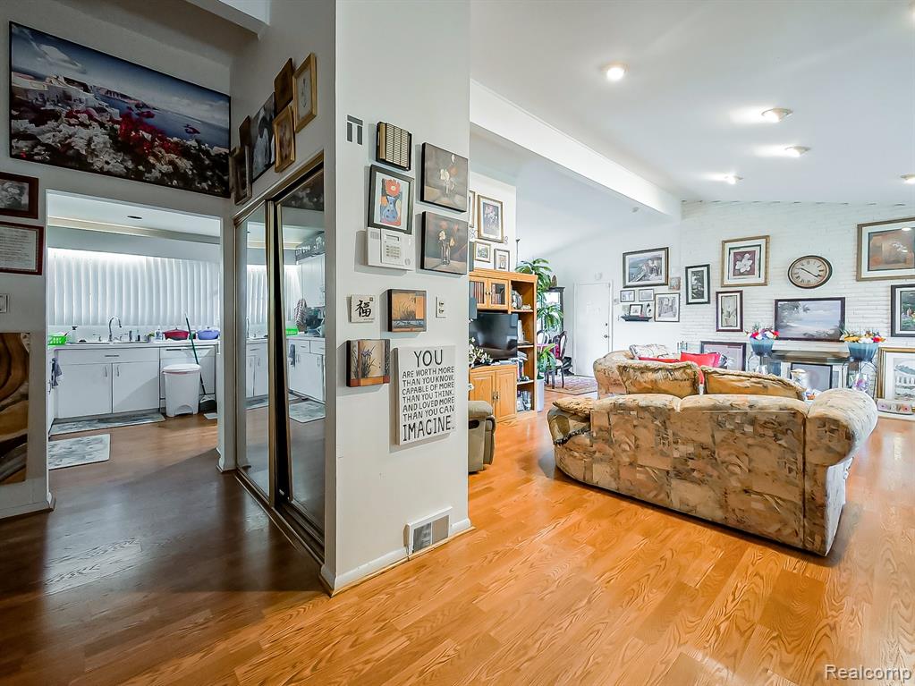 6775 Cedarbrook Drive, Bloomfield Hills, MI 48301 — Photo 2