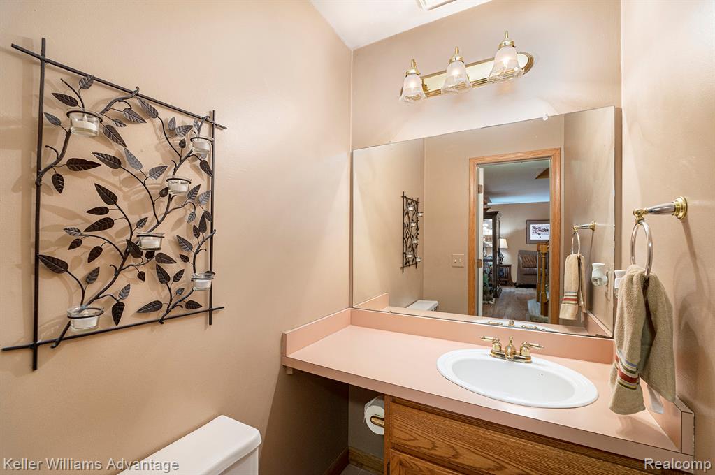 7231 Timber Ridge Trail, Westland, MI — Photo 9