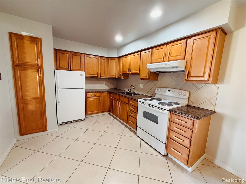 4859 MANSFIELD Avenue, Royal Oak, MI 48073 — Photo 9