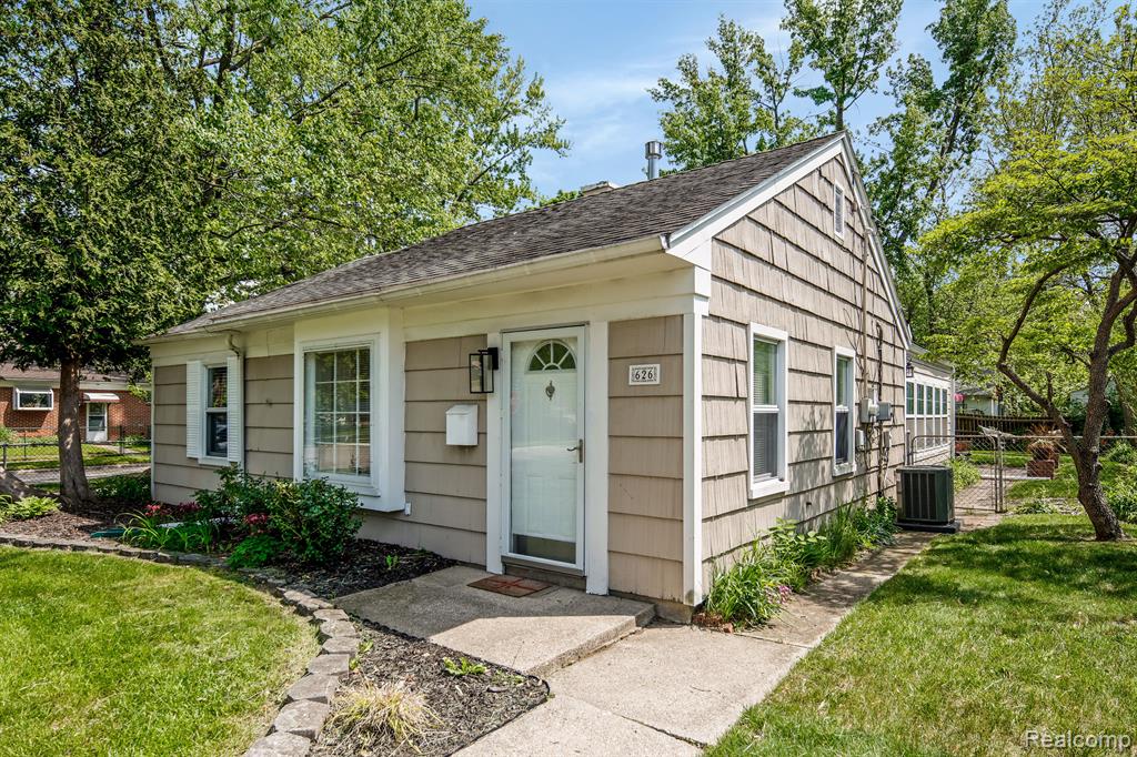 626 E Windemere Avenue, Royal Oak, MI 48073 — Photo 33