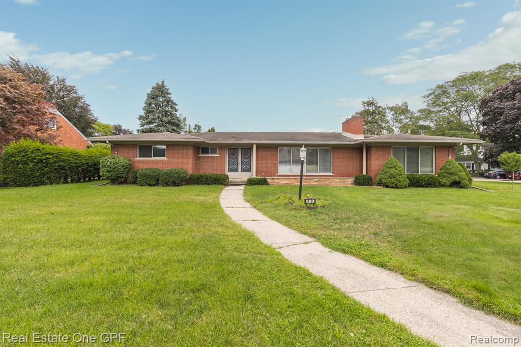 60 MOORLAND Drive, Grosse Pointe Shores, MI 48236 — Photo 61