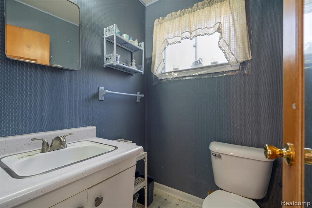 4030 Letart Avenue, Waterford, MI 48329 — Photo 13