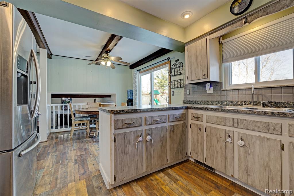 4380 Baza, Leonard, MI 48367 — Photo 10