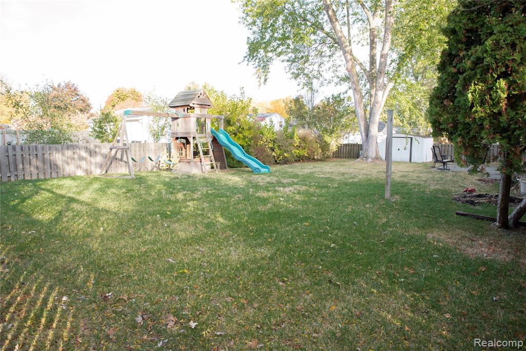 21664 Hall Road, Woodhaven, MI 48183 — Photo 40