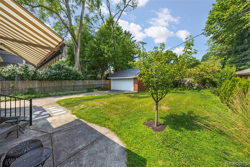 26021 Berkley Avenue, Huntington Woods, MI — Photo 35