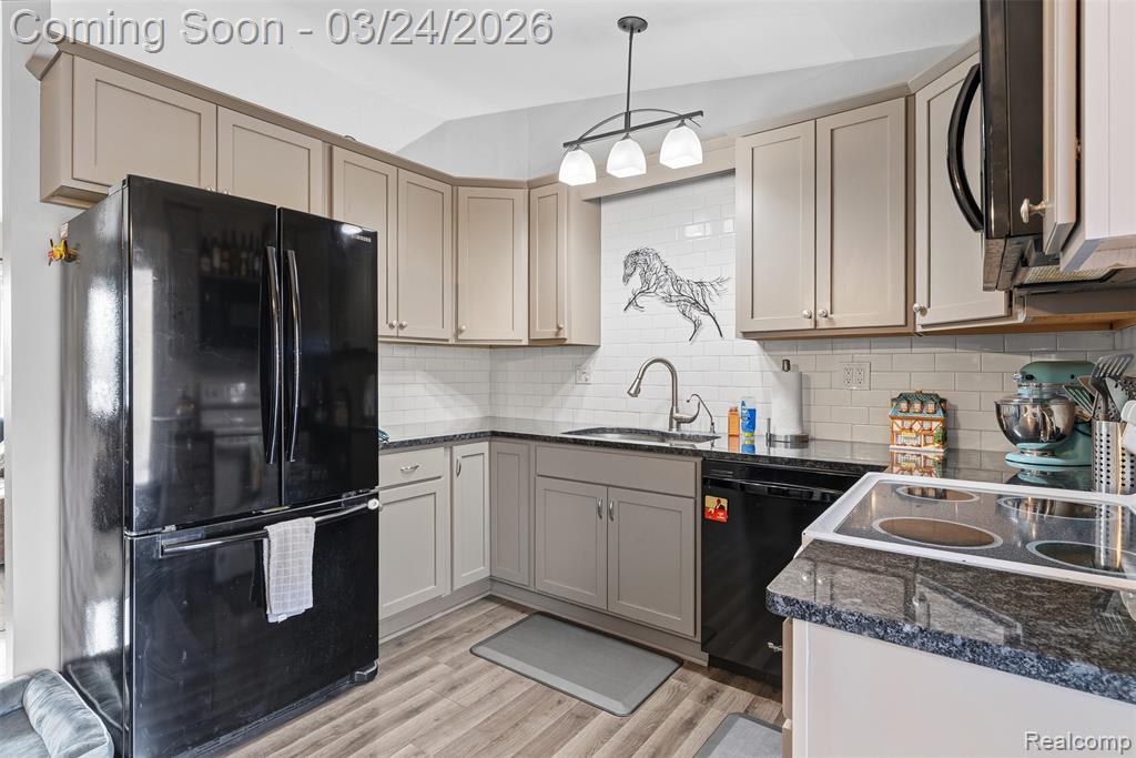716 Joyceil Drive, Waterford, MI 48328 — Photo 23